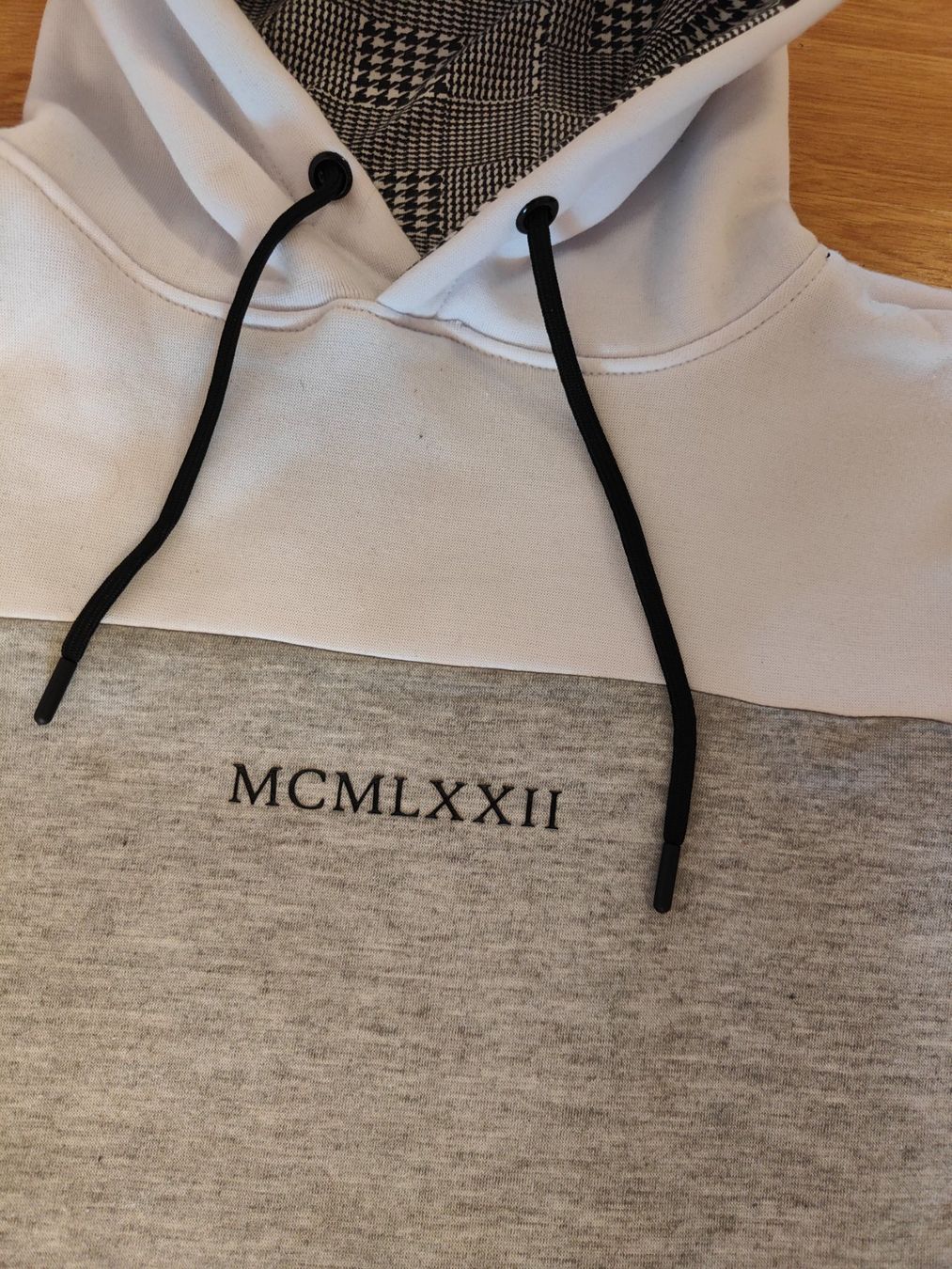 Maglioni & Felpe: Hoodie Kapuzenpullover  schön flauschig Grösse M – Usato da Davos Platz venduto da jon_2b56