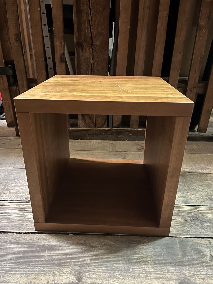Two Wooden Cube Shelves Side Tables Natural Wood Finish (Gebraucht) in ...