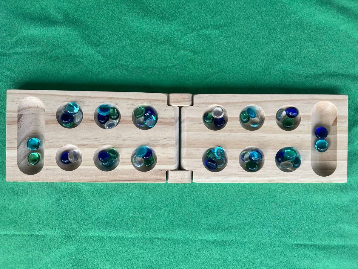 Giochi: Brettspiel Kalaha oder Serata, Holz, gross, klappb, Glasstei – Nuovo e nell'imballaggio originale da Neuenkirch venduto da zwimpferspiel