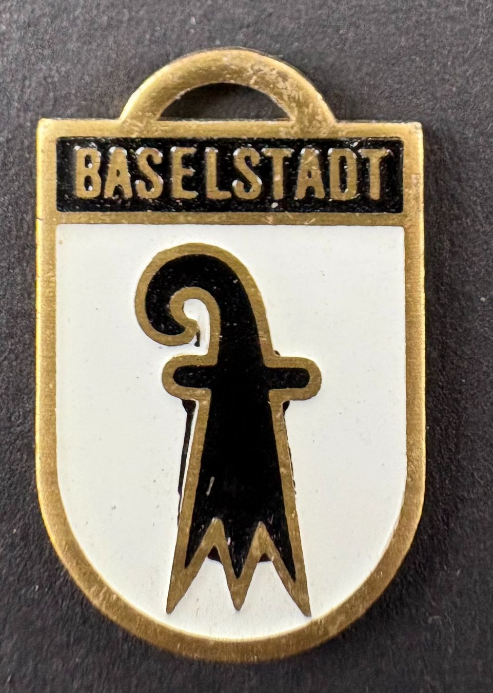 Plaketten & Abzeichen: VINTAGE ANHÄNGER BASELSTADT – Gebraucht aus Ostermundigen von crazy-horse-1840