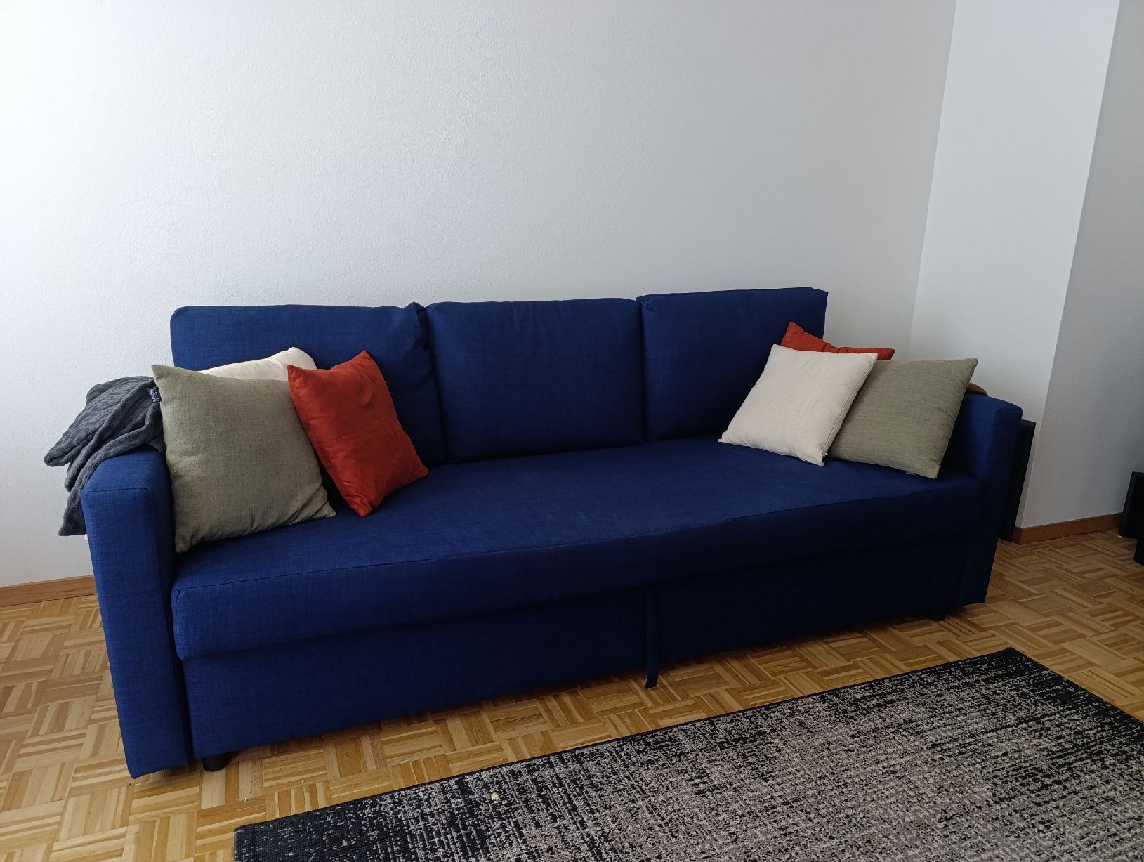 Ikea Divani: Blaues Schlafsofa mit Stauraum – Usato da Luzern venduto da Card_Collection 1