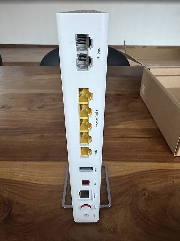 Modems & Router: Swisscom Internet-Box 4 Set – Gebraucht aus Münsingen von Minimalisten 2