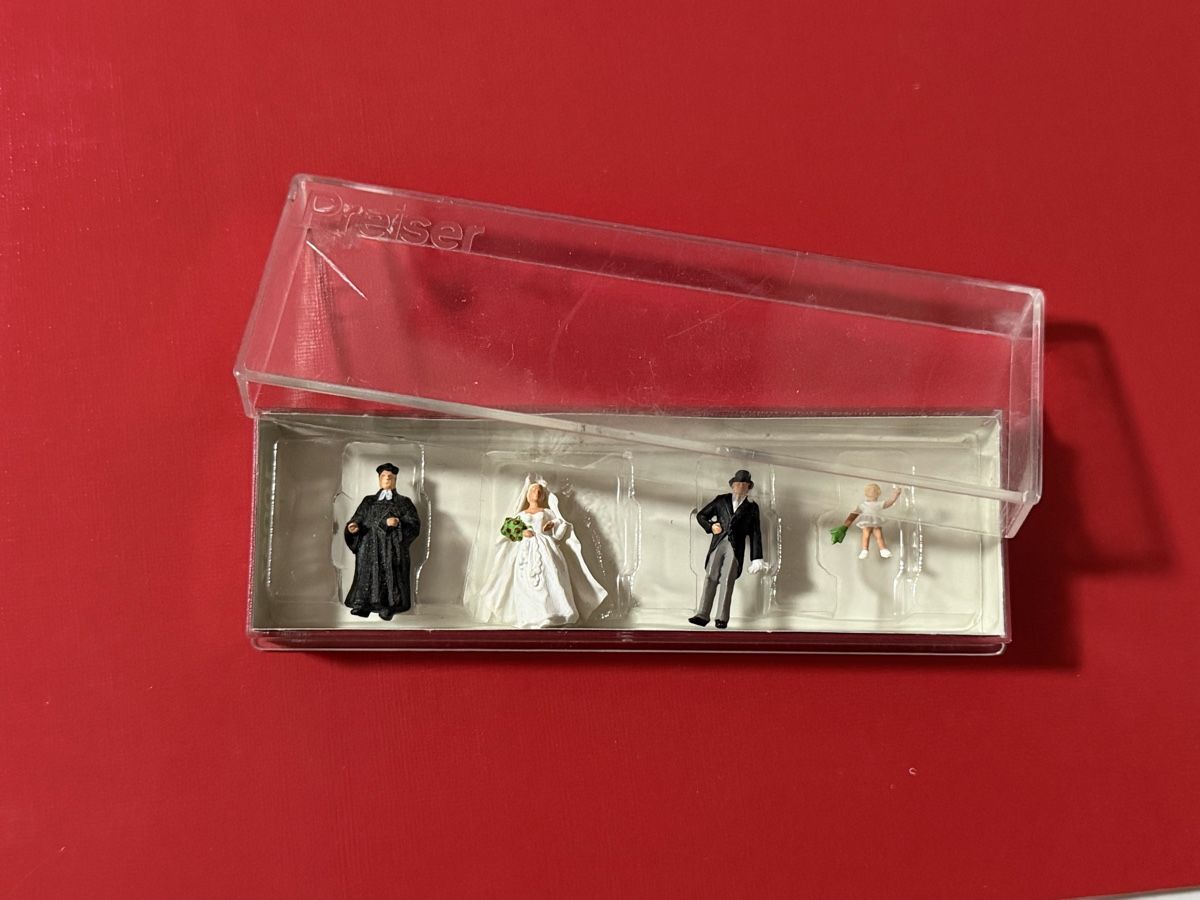 Preiser Statuette: 4 personnages pour train miniature – Nuovo e nell'imballaggio originale da Petit-Lancy venduto da Solcarm 9