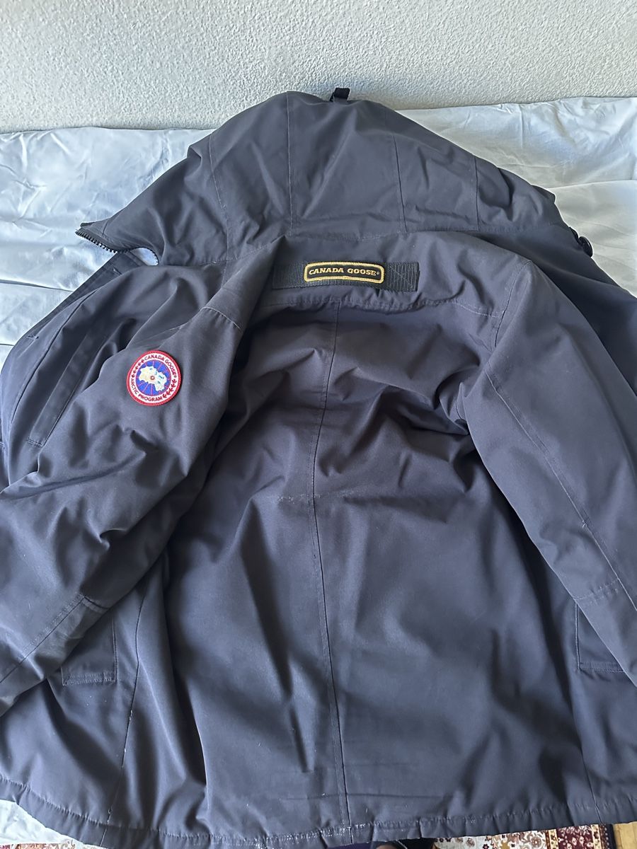 Canada Goose Cappotti: Canada Goose Herren Winterparka – Usato da Zürich venduto da Zoheir07 6