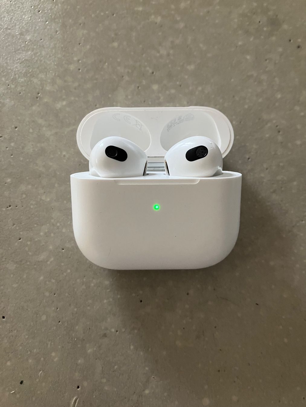 Apple Casques audio: Apple AirPods 3 – D'occasion à Lausanne par mr.v