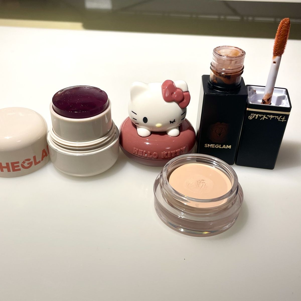 Make-up: Sheglam Make up Set Hellokitty Blush, Jelly Blush, Concealer – Nuovo (secondo la descrizione) da Bellach venduto da Lapislazuli_blues