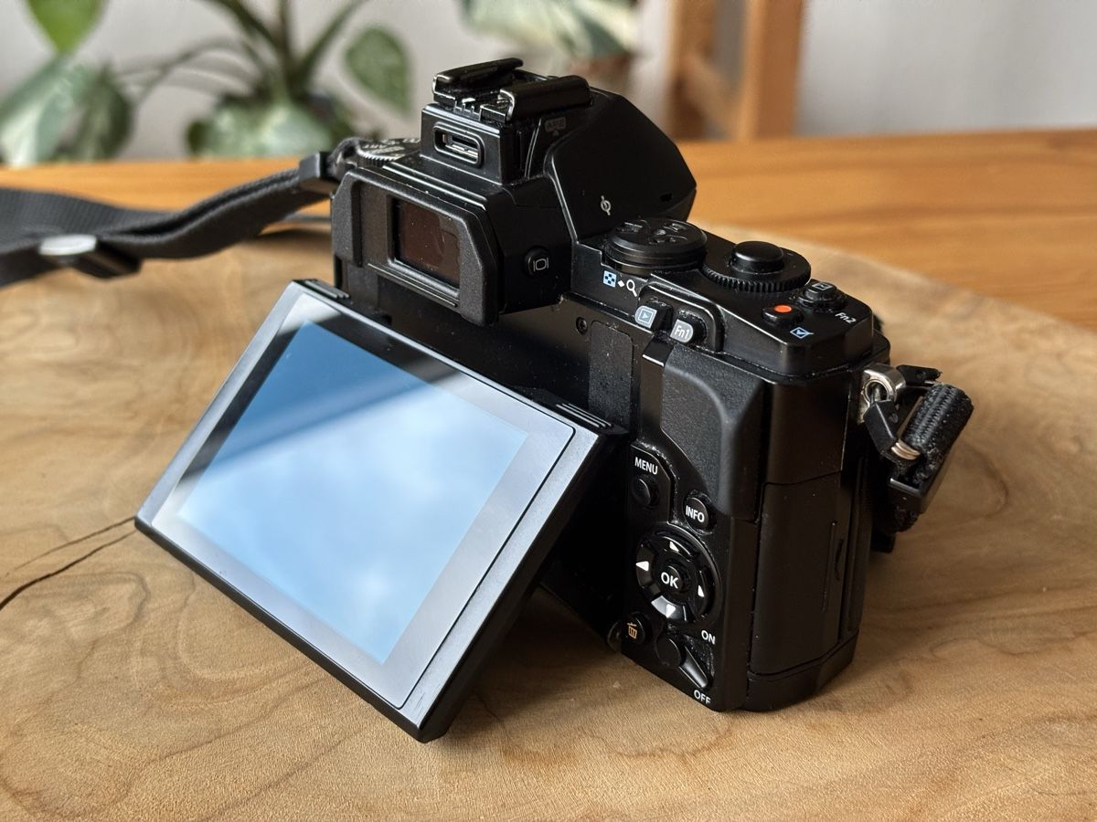 Olympus Kamera: Olympus OM-D E-M5 Body MFT – Defekt aus Igis von sze_c5px 4