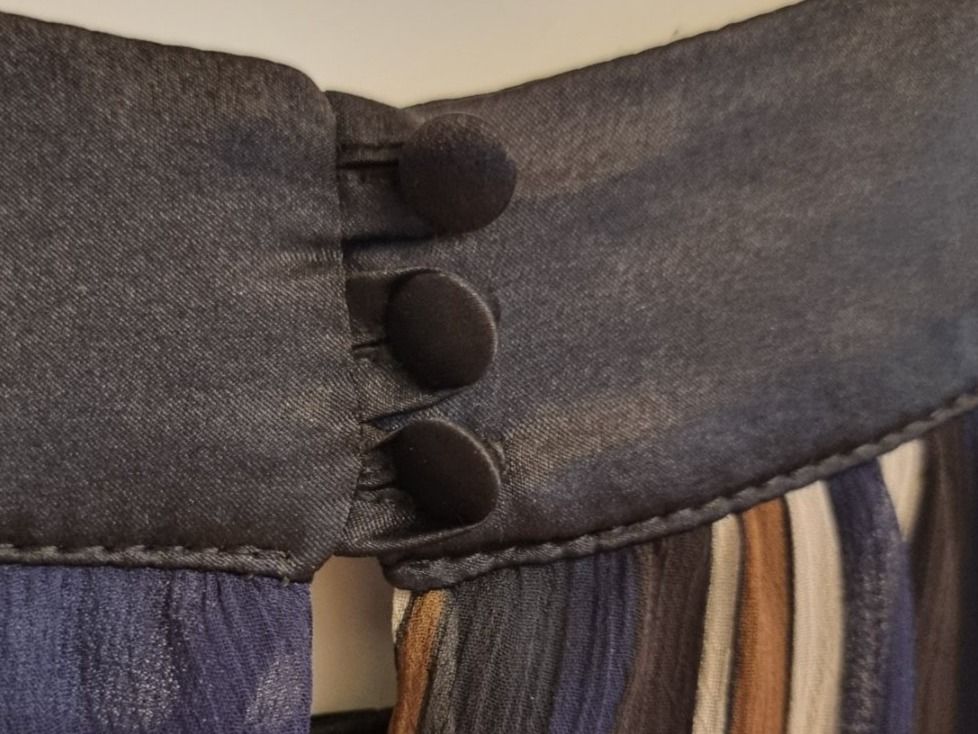 Vestiti: Cocktailkleid mit Verzierung – Usato da Zürich venduto da Nala2811 3