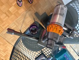 Dyson V15 mit alle Zubehör und Nass Wisch Funktion