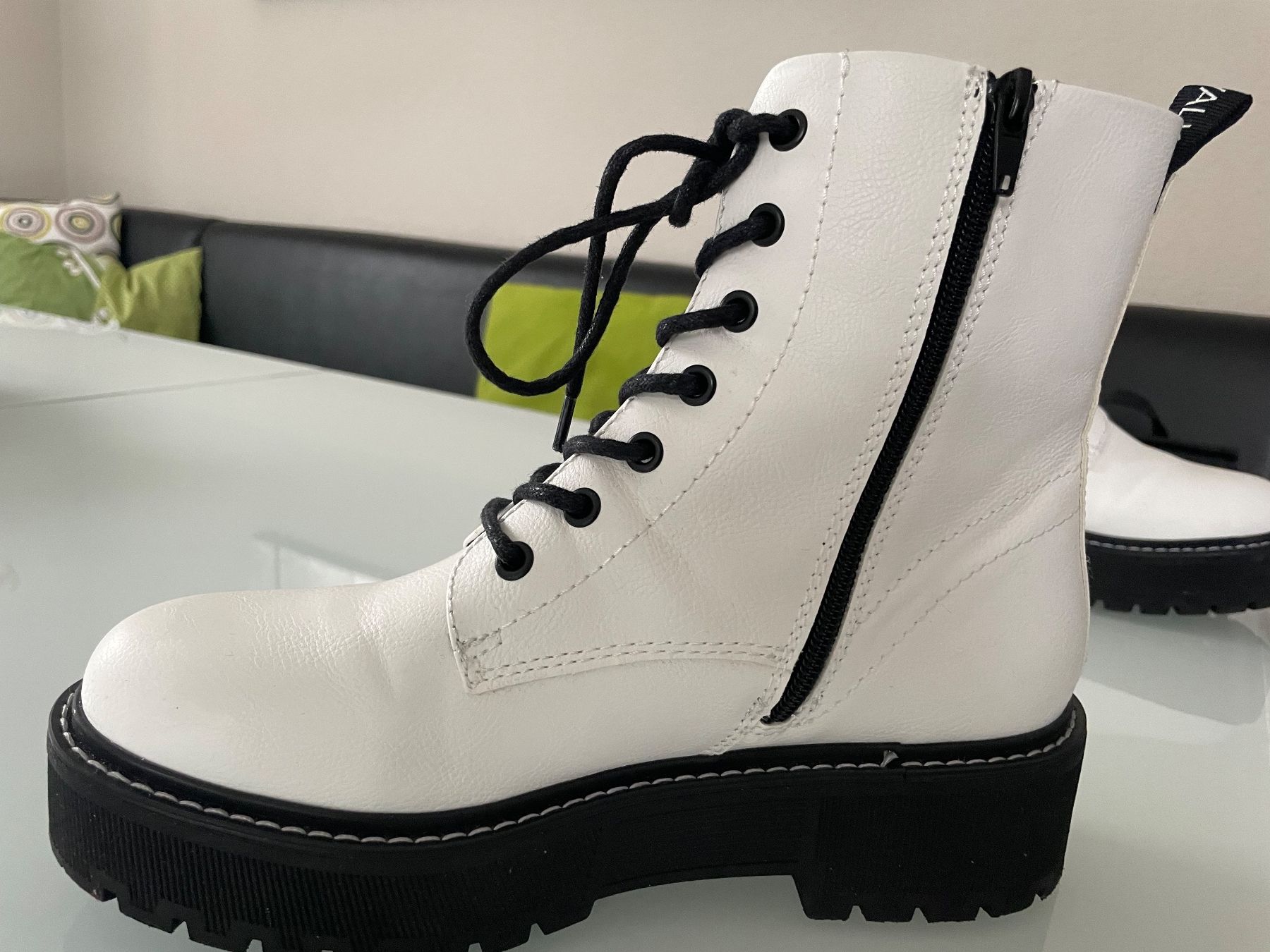Damenschuhe: -damen -boots ,weiss , schaft 16 cm, gr.40 – Gebraucht aus Pfeffingen von Purzzeli 1