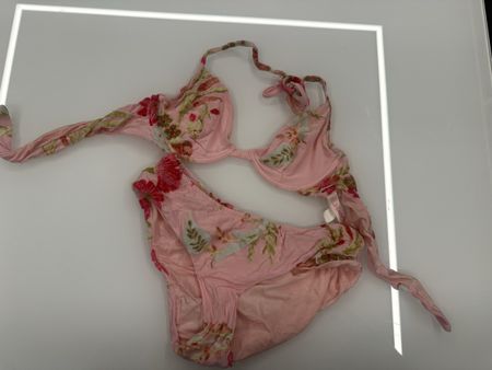 Bikini Miss Naory rosa mit Blumenmuster Grösse 2