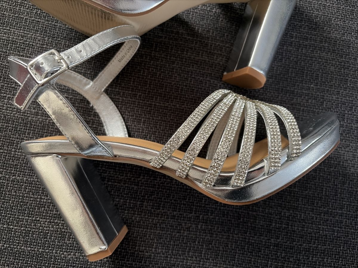 Scarpe da donna: Sandalen mit Strass Neu Gr.37 – Nuovo e nell'imballaggio originale da St.Gallen venduto da Zinz73 3