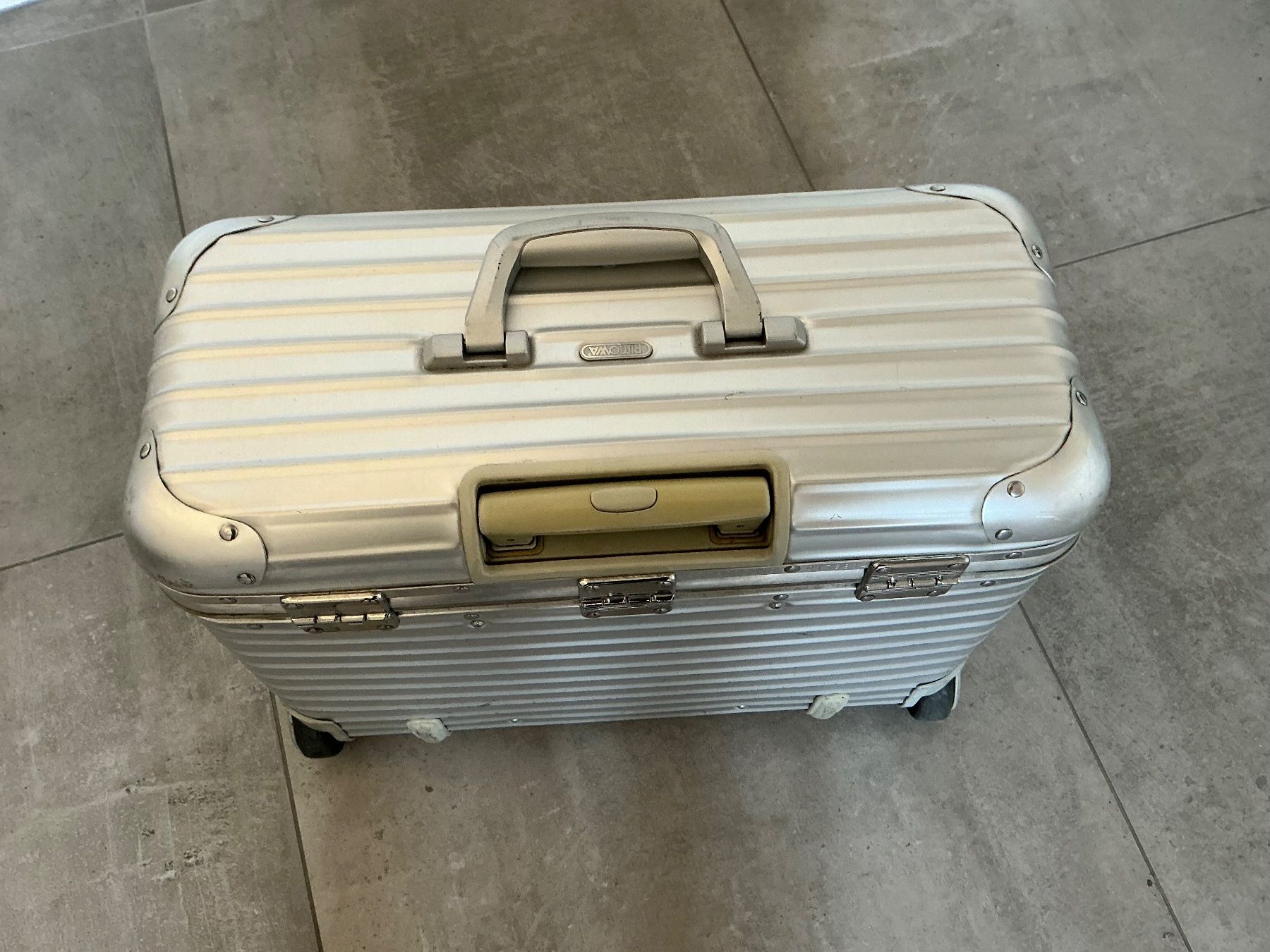 Rimowa Valigie: Pilotenkoffer RIMOWA – Usato da Carona venduto da LaDark11 2