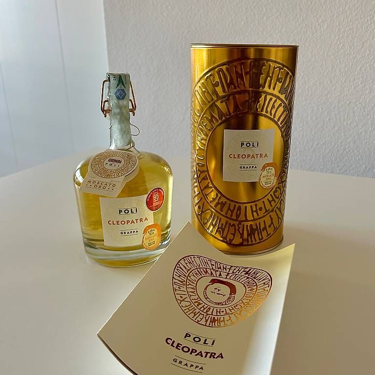Bevande alcoliche: Poli Cleopatra Moscato Oro grappa – Usato da Genève venduto da Lu.Go