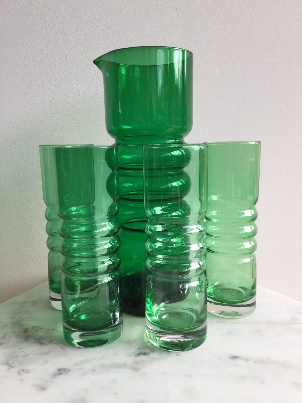 Iittala Bicchieri: Finnisches Gläser- und Pitcherset – Usato da Worblaufen venduto da AINO-room