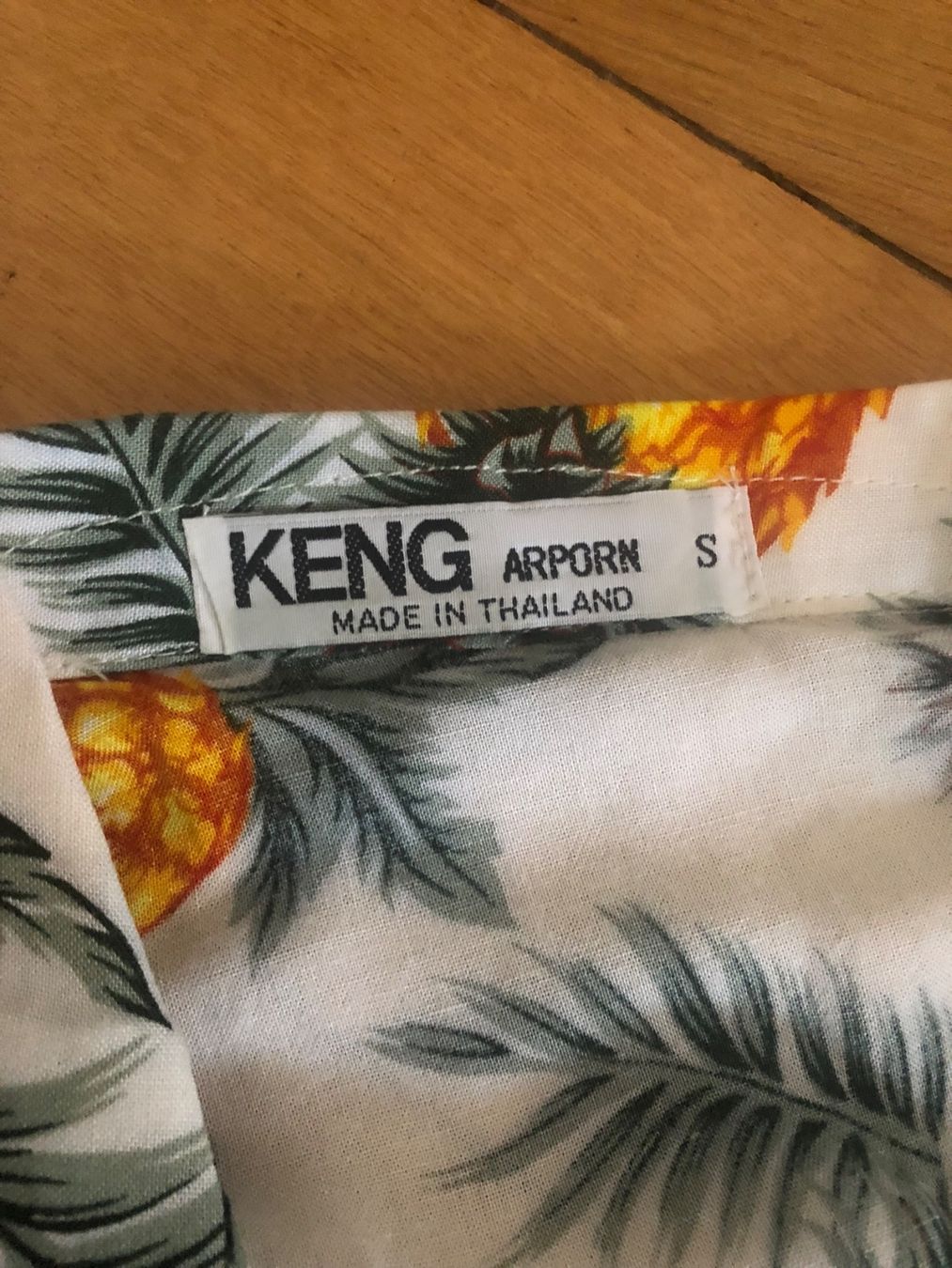 Top: Ananas Shirt – Usato da Zürich venduto da Chanelle07 1