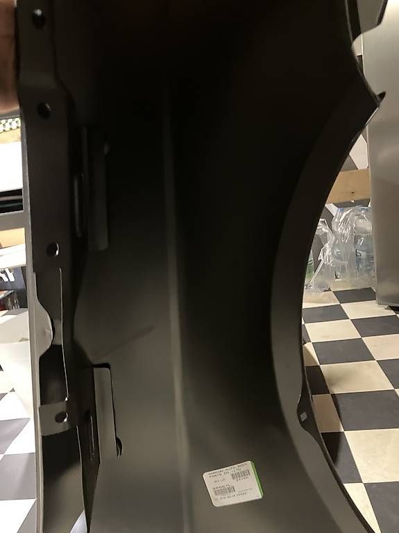Tutti pezzi di ricambio auto: VW Golf 5 Kotflügel vorne – Usato da Thierachern venduto da Toysoldier 1