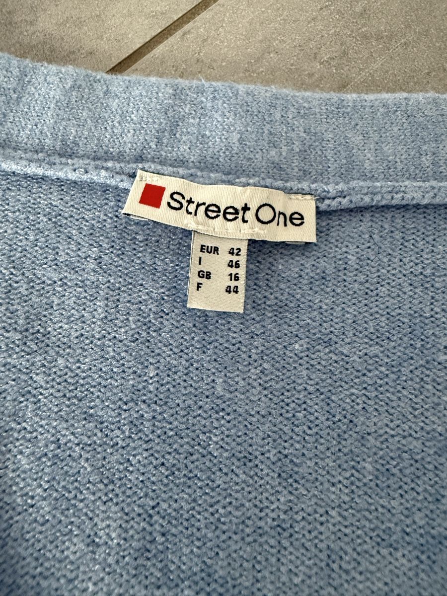 Pulls & Sweat-shirts: Street One Pullover hellblau Grösse 42  – Neuf (Voir description) à Bassersdorf par Agipsi 1
