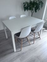 Table et chaises à vendre 