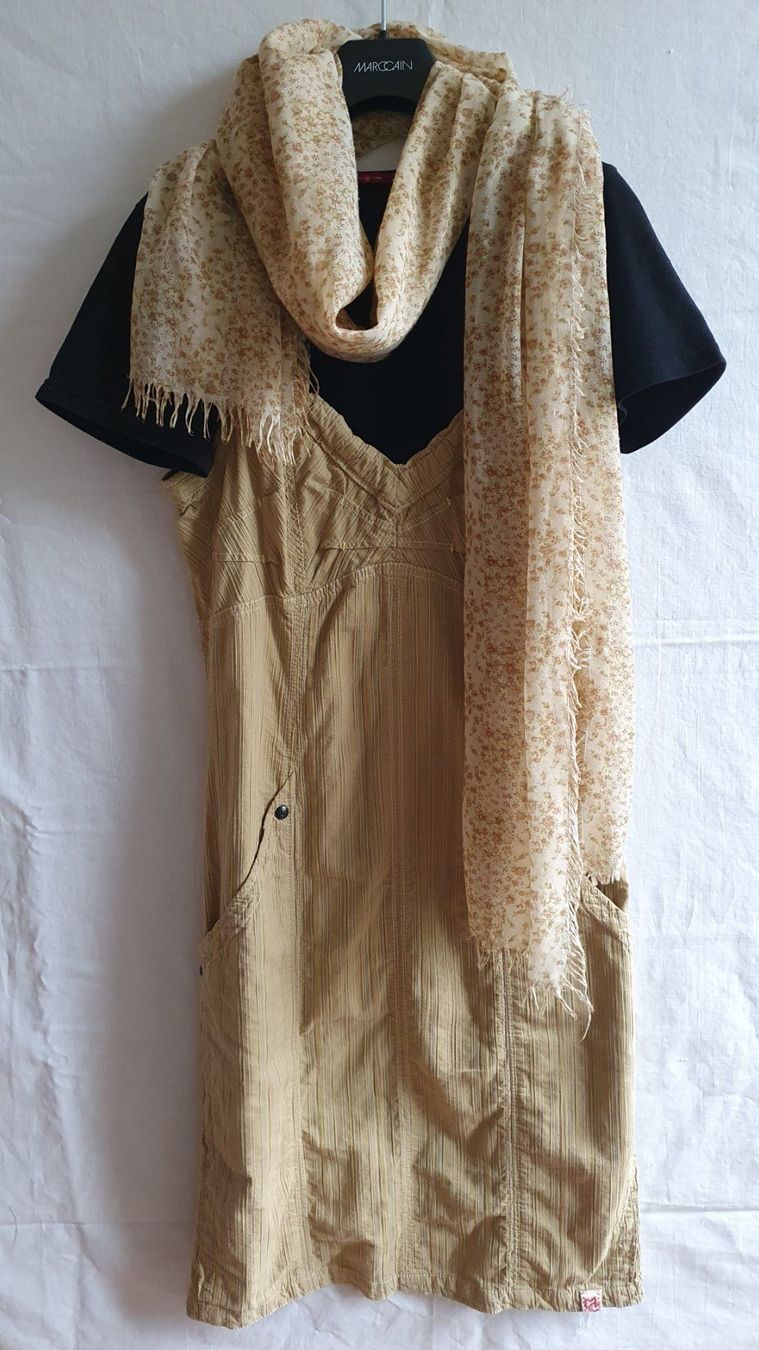 Vestiti: Marc Cain Kleid Beige Gr. N4 – Usato da Brüttisellen venduto da Kluba 4