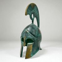 Superbe miniature de casque grec antique bronze patiné verte