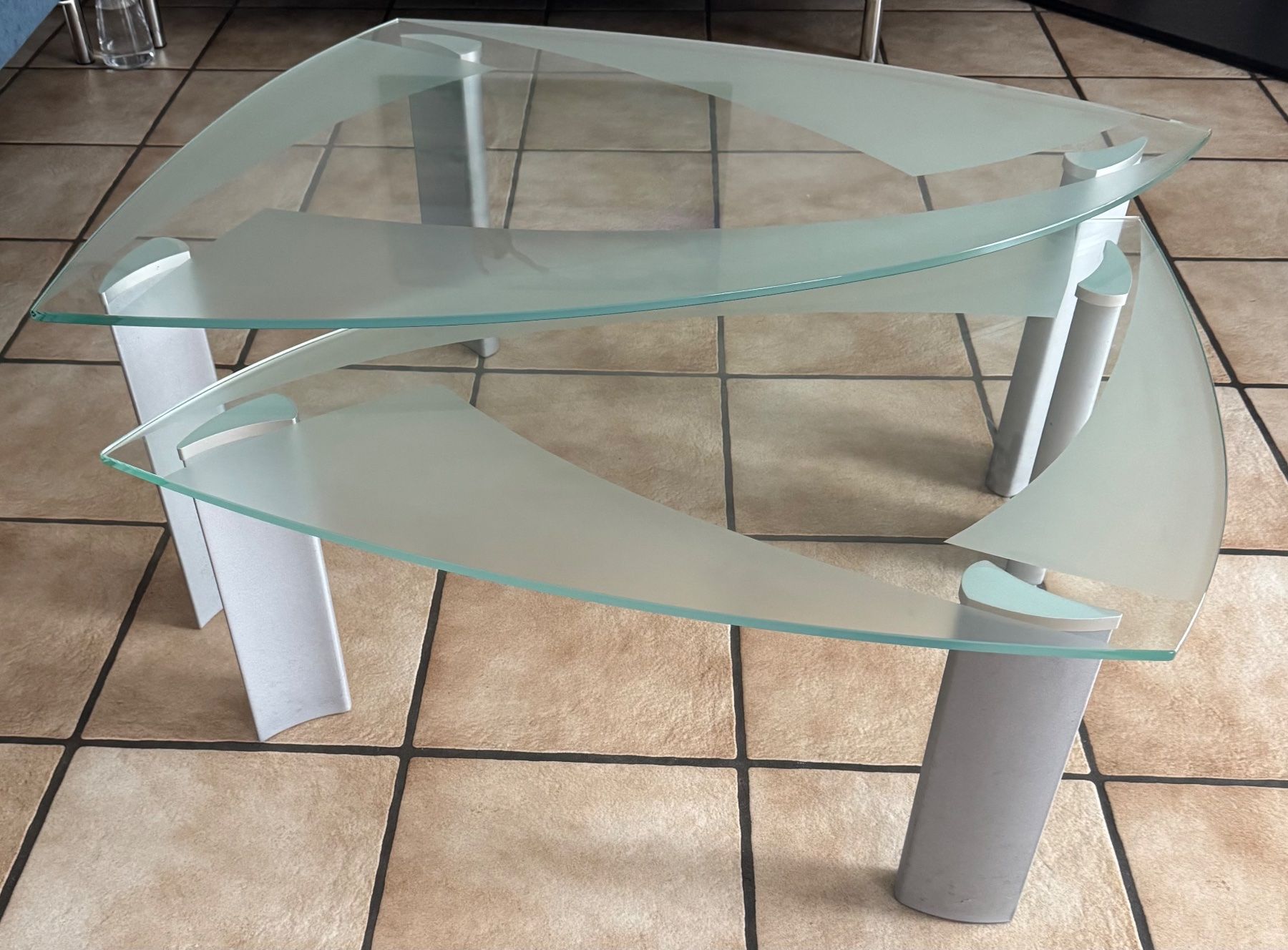Set di tavolo e panche: Moderner Salontisch aus Glas silberfarben – Usato da Schafisheim venduto da nat_m2c9 2