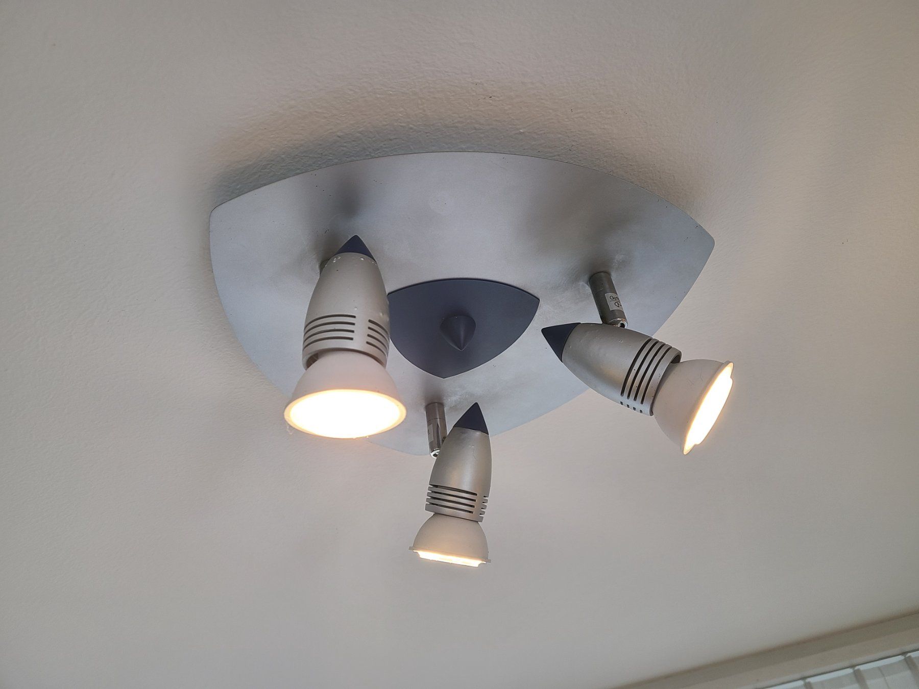 Kronleuchter & Deckenlampen: Design Deckenlampe, 3-flammig, Alu/Blau – Gebraucht aus Egg b. Zürich von alpenchueli 4