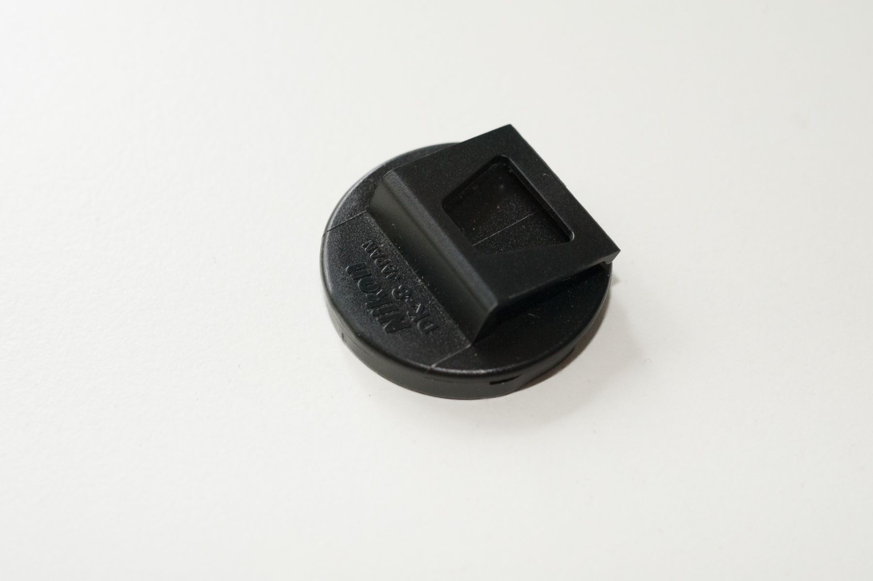 Nikon Fotocamera: Nikon DK-8  - Okulardeckel – Usato da Schwerzenbach venduto da floridan 1