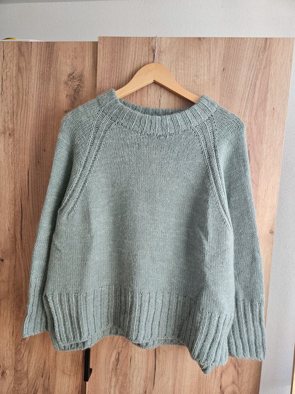 Maglioni & Felpe: 🌿 Handgestrickter Pullover in Salbeigrün - Gr. M/L – Nuovo (secondo la descrizione) da Würenlingen venduto da Nancy_Y