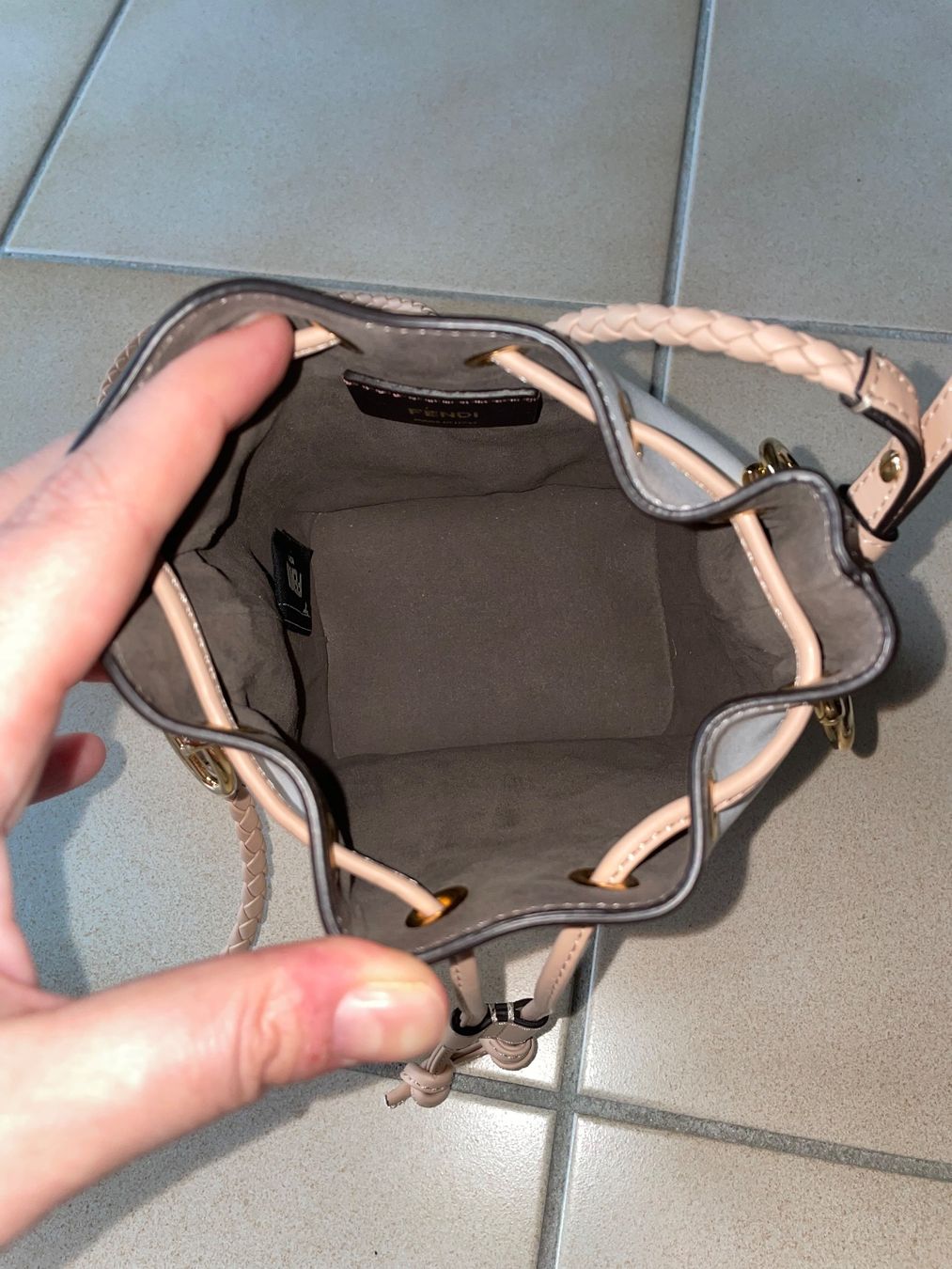 Fendi Borse da donna: Fendi - Mon Trésor Bucket Bag mini – Nuovo (secondo la descrizione) da Nyon venduto da Alex017 3