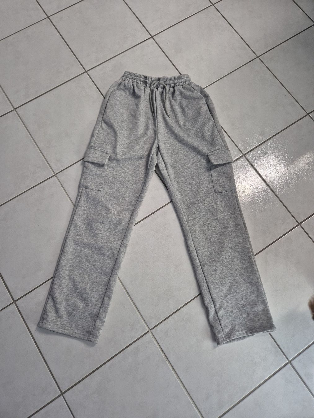 Shein Pantaloni: Training gris avec poches – Usato da Granges-Paccot venduto da smo_dp89