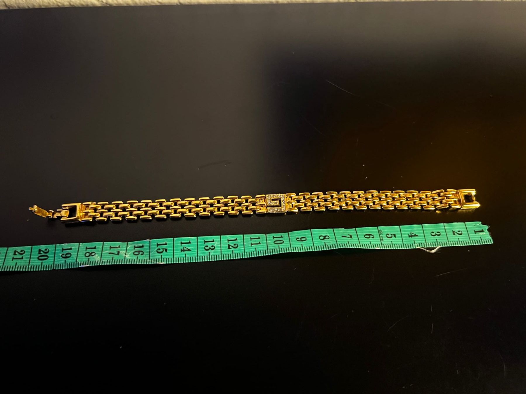 Givenchy Bracciali & Braccialetti: Givenchy Armband goldfarben mit Strass GG Logo – Usato da Winterthur venduto da Dejv 2