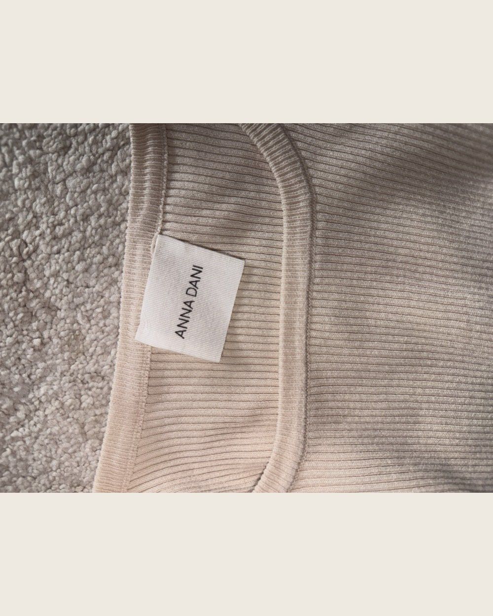 T-shirt: Cropped Shirt – Usato da Niederuzwil venduto da Lisascloset 3