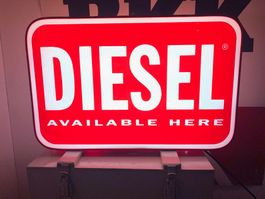 Leuchtreklame "Diesel"
