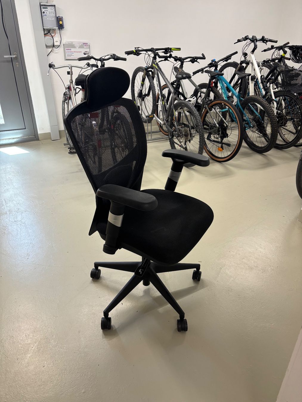 Chaises: Ergonomischer Bürostuhl – D'occasion à Dietikon par qia_s6qm