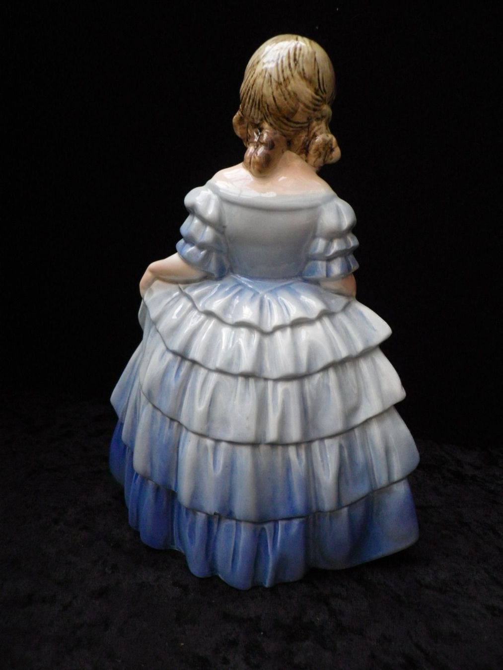 Figuren: Porzellan-Figur junge Lady – Gebraucht aus Reinach BL von Annodomini 3