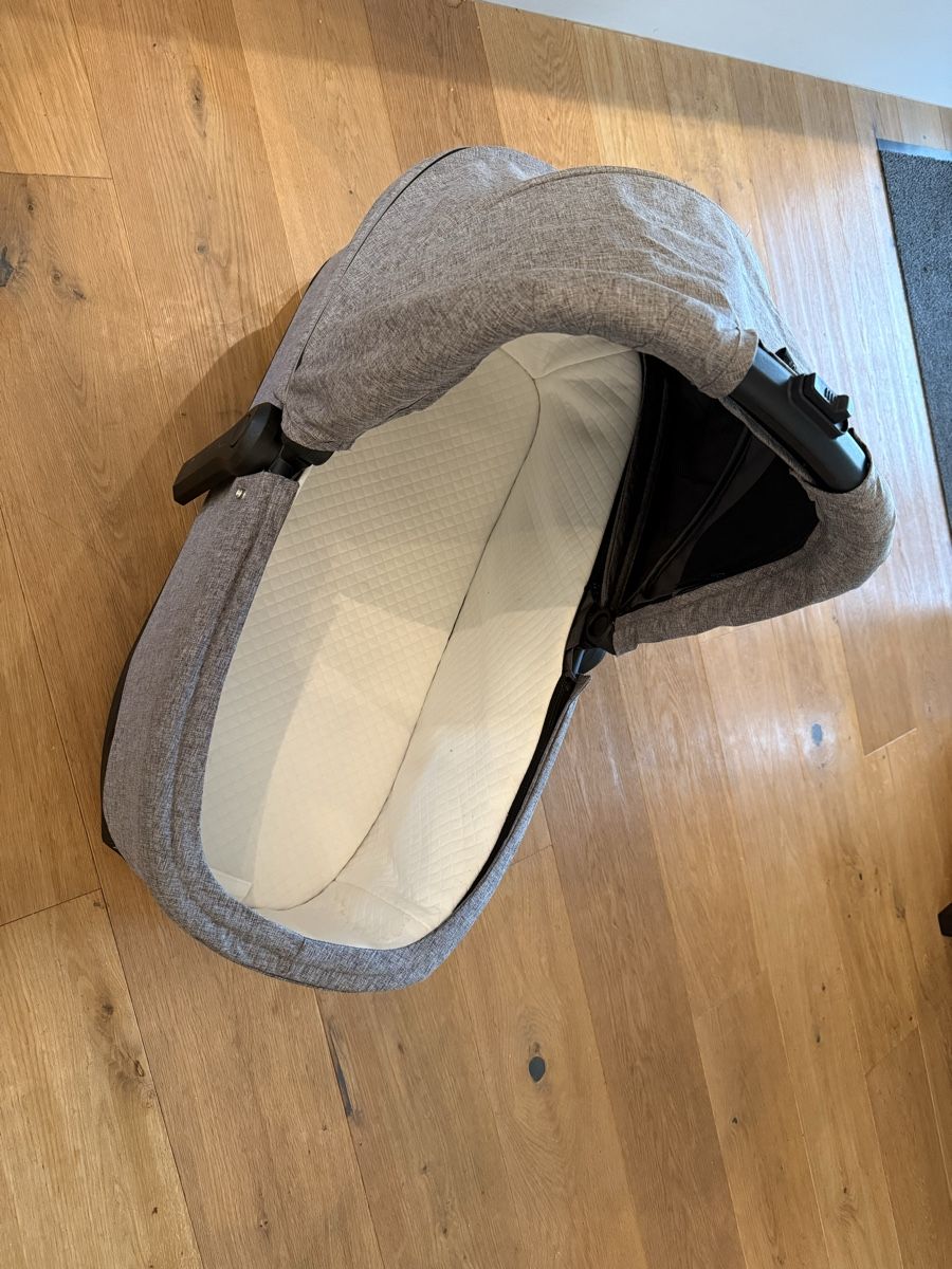 Thule Carrozzine: Babyschale Thule Sleek – Usato da Bettwil venduto da Marcogsell 3