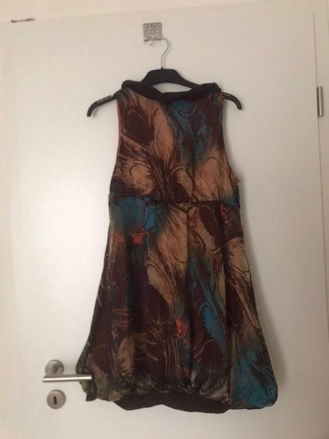 Vestiti: Robe, M, Soggo – Usato da Boudry venduto da JulieG13 2