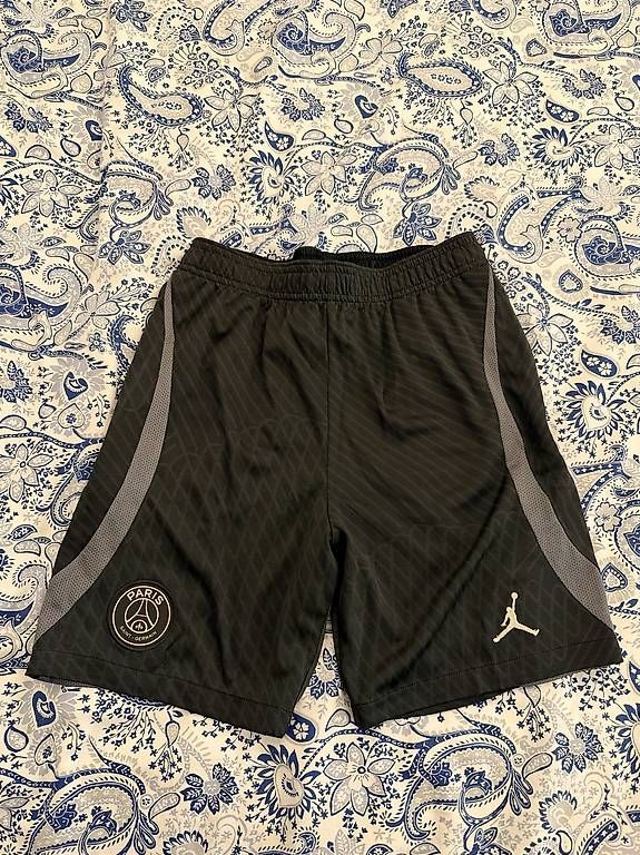 Lotti di vestiti: Completo PSG Jordan Nike  – Nuovo e nell'imballaggio originale da Canobbio venduto da jenniii_.lorenziii 3