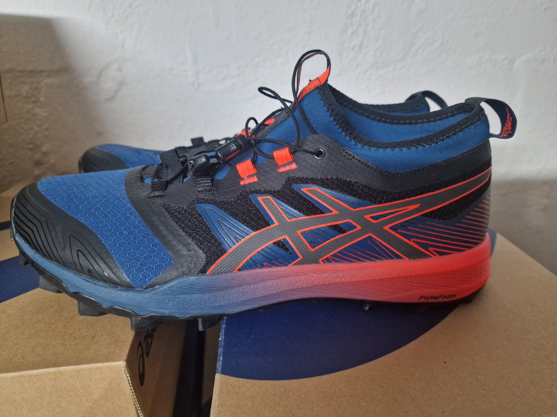 Asics Scarpe da uomo: ASICS FUJITRABUCO PRO LAUFSCHUHE GR.42.5 – Nuovo e nell'imballaggio originale da Kilchberg ZH venduto da boanse 7