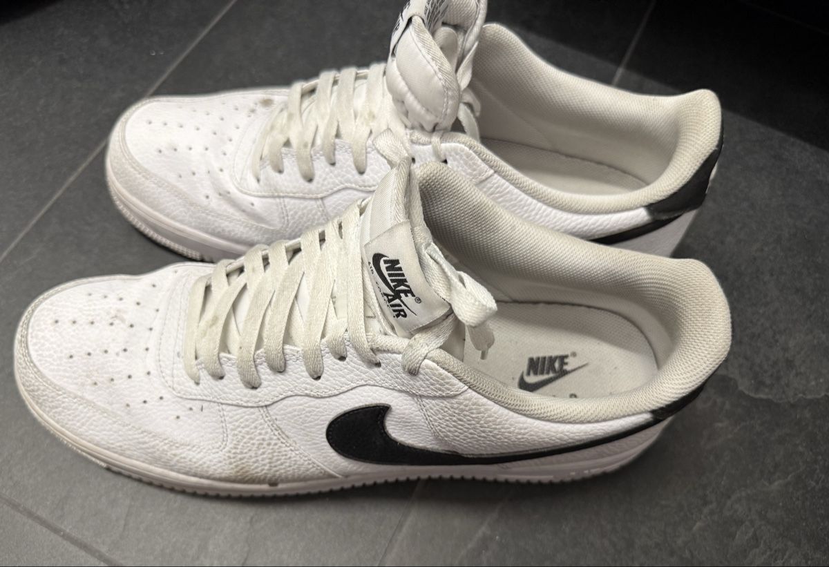 Nike Scarpe da uomo: Nike air force usées  – Usato da Reconvilier venduto da Bern1353