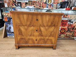 Antike Nussbaum Kommode, 3 Schubladen Mid Century