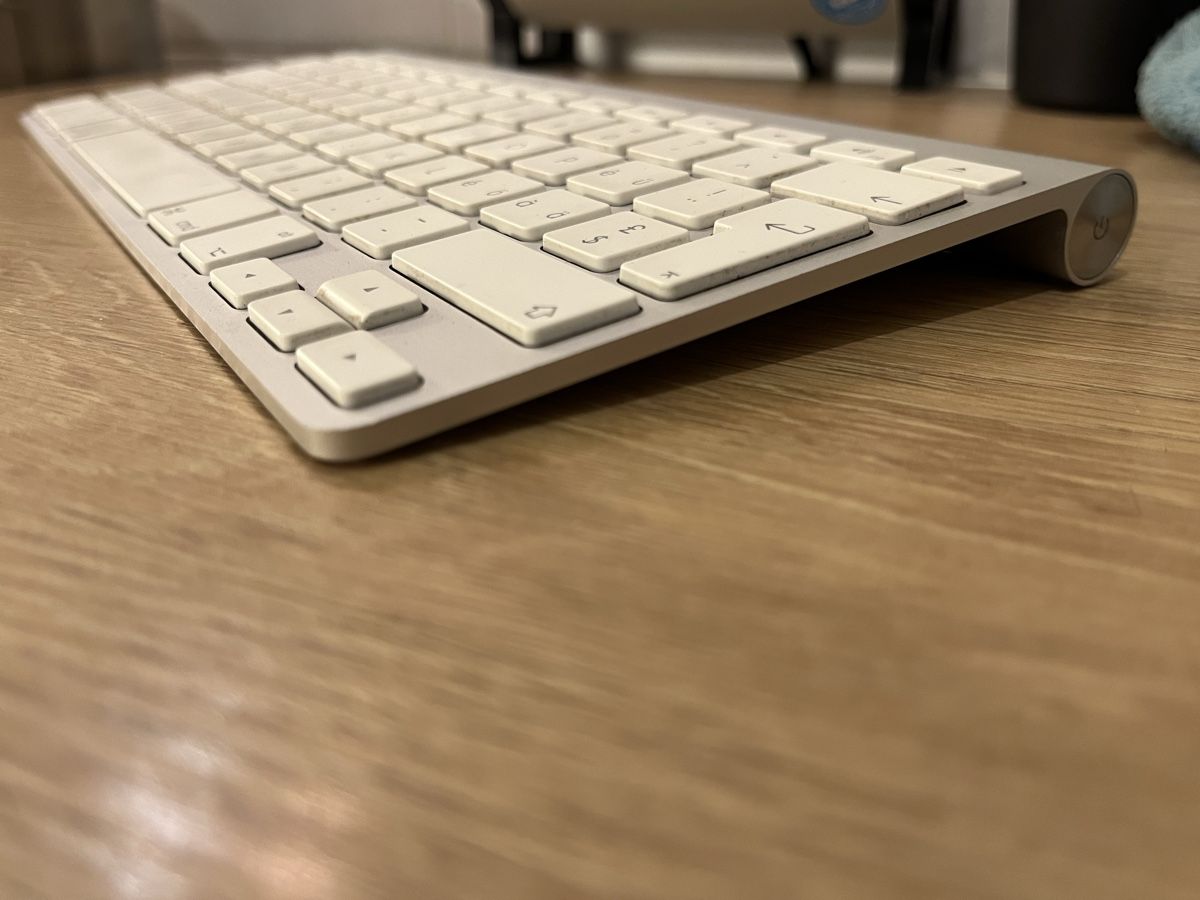 Clavier Apple Wireless Keyboard disposition suisse QWERTZ (Neu (gemäss ...