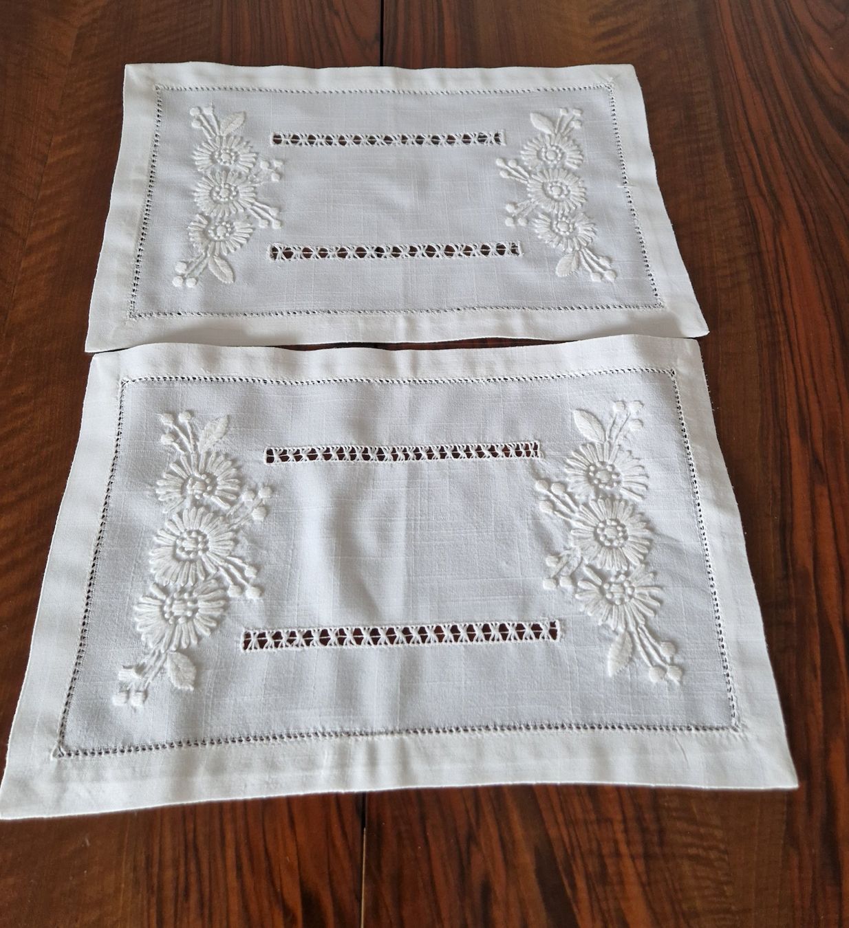 Altra biancheria da tavola: Tischläufer +2 Set / Handarbeit – Nuovo (secondo la descrizione) da Bern venduto da Antikbatik 1