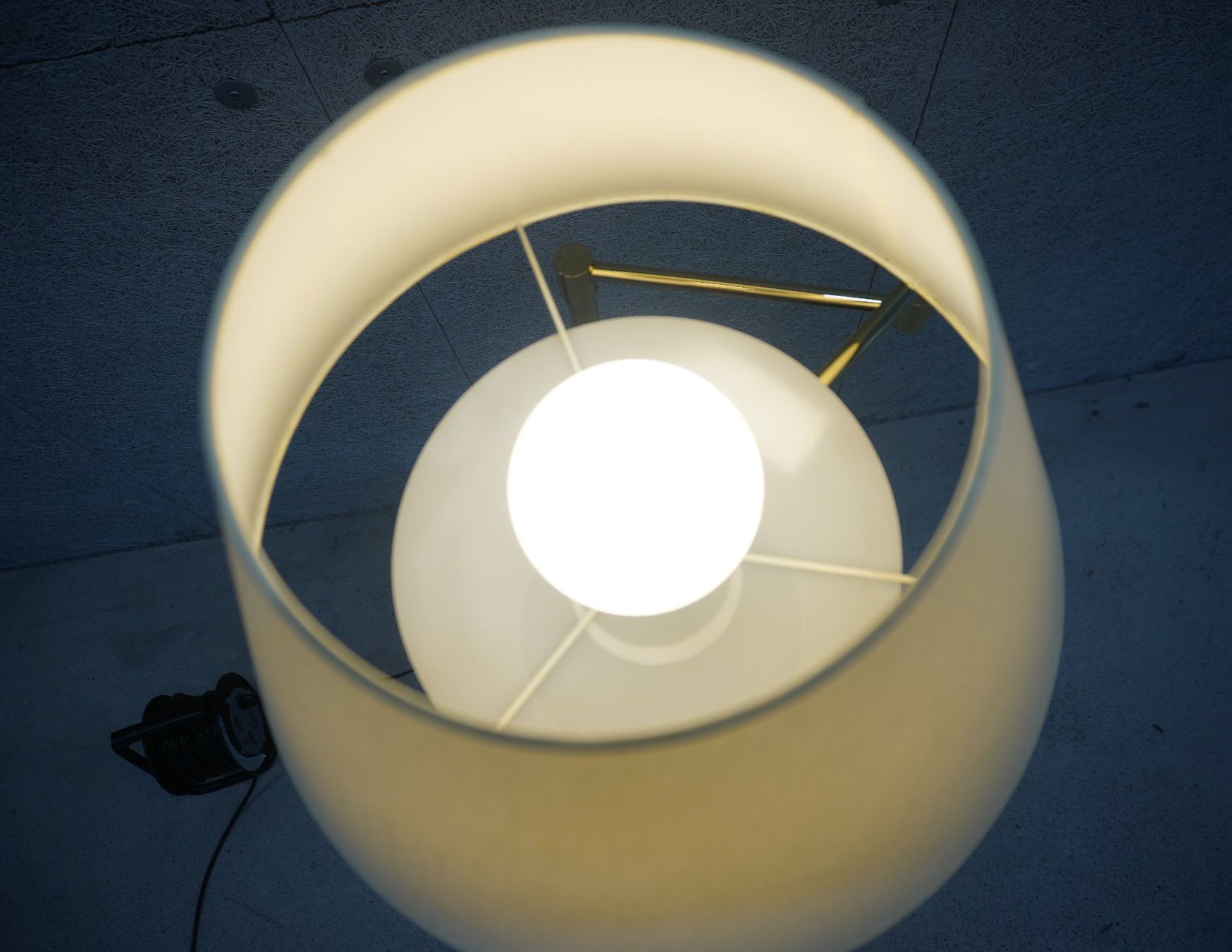 Lampade: Designer Stehlampe Leuchte Messing mit Lampenschirm S347 – Usato da Basel venduto da B.W.B. 1