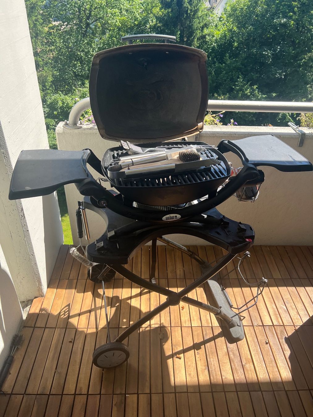 Weber Griglie: Weber Grill Q1200 mit div. Zubehör – Usato da Bergdietikon venduto da JJockey