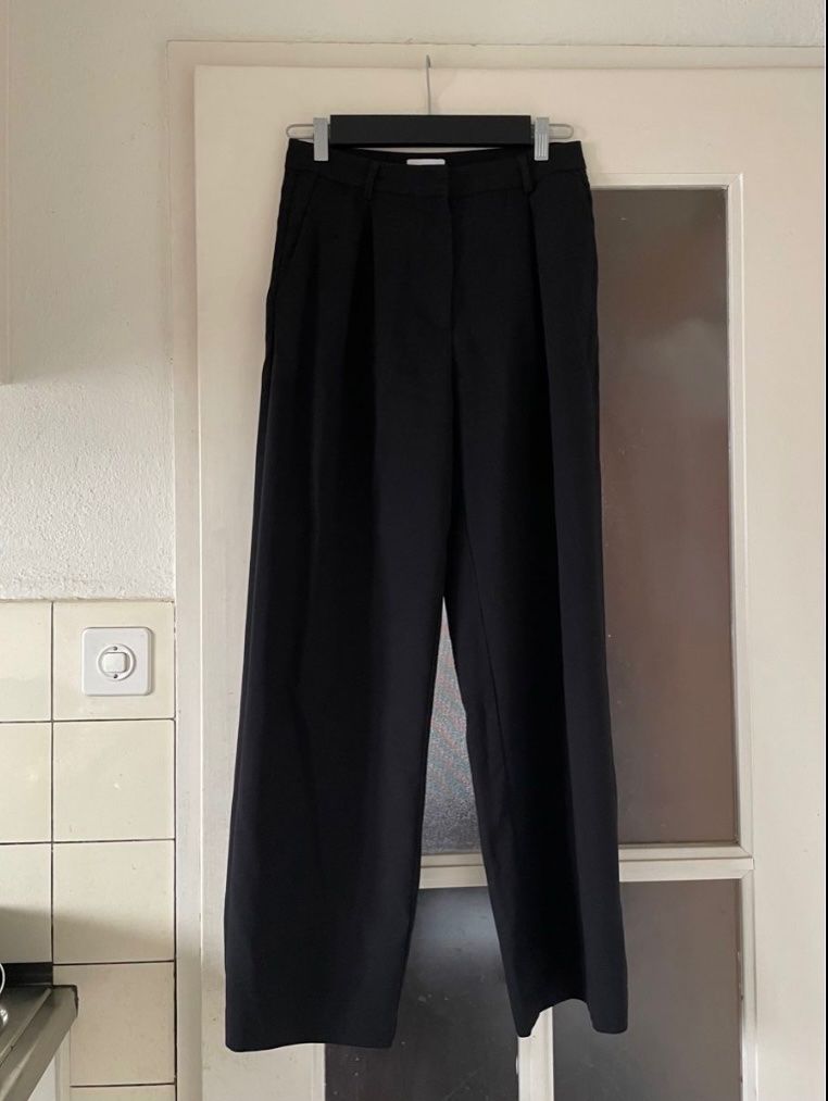Weekday Pantaloni: Weekday Lilah Tailored Trousers – Usato da Pfungen venduto da car_7l8r