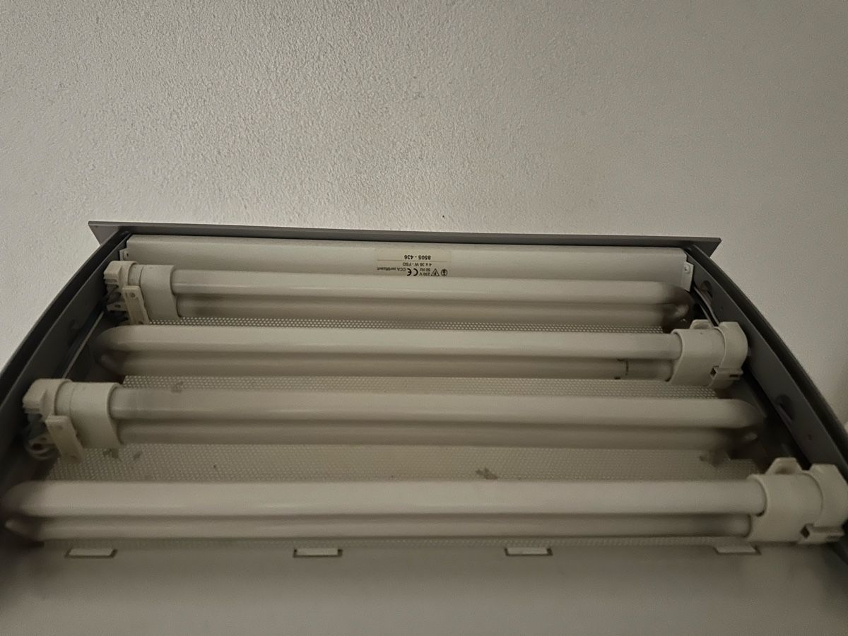 Lampen: Helle Bürolampe mit 2 Helligkeiten – Gebraucht aus Erlenbach ZH von Kerli1 2