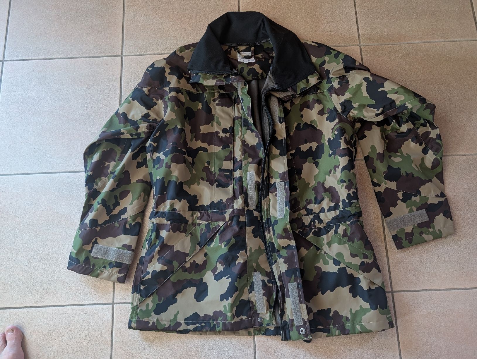 Giacche: Armee Witterungsschutzjacke Typ Goretex – Nuovo (secondo la descrizione) da Lengnau AG venduto da angelaheinz