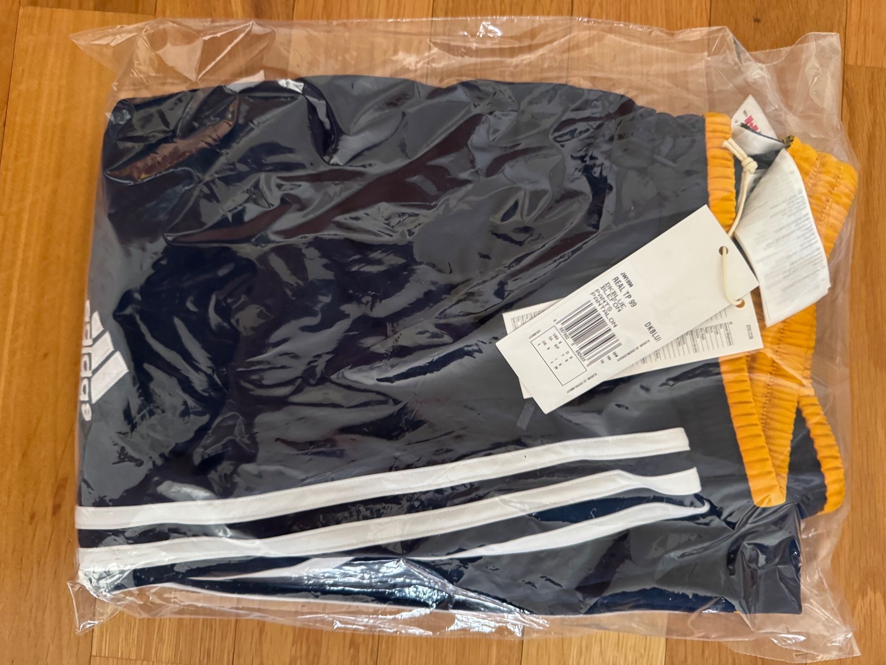 Hosen: Real Madrid Trainingshose 99 – Neu und originalverpackt aus Flamatt von Gamer1991 1